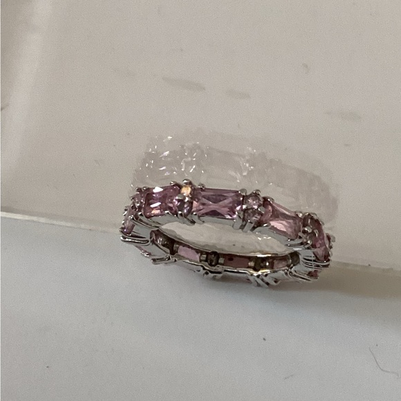 Elegant Pink Gemstone Ring - Picture 4 of 4
